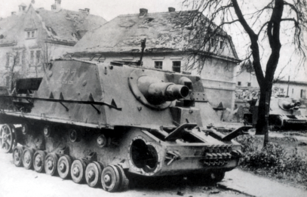 sturmpanzer-iv-fr-15cm-sturmhaubitze-43_8304106216_o.png