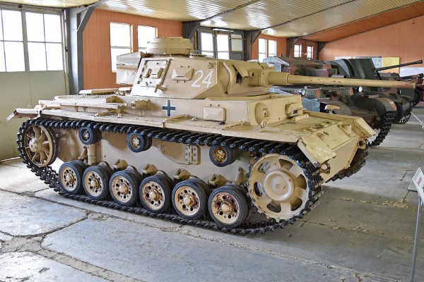 1280px-Panzer_III_Ausf._J_‘24’_(37542110250).jpg