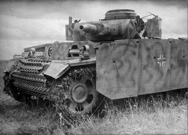 Panzer_III_Ausf_N_with_schurzen_2.jpg